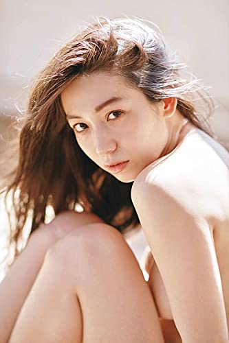 Airi Sato Photobook 'Prima donna'