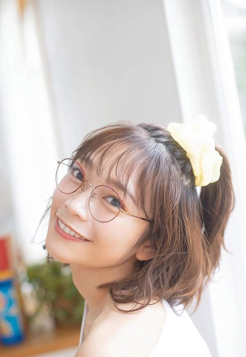 Momoyo Koyama 1st Photobook (Kari)