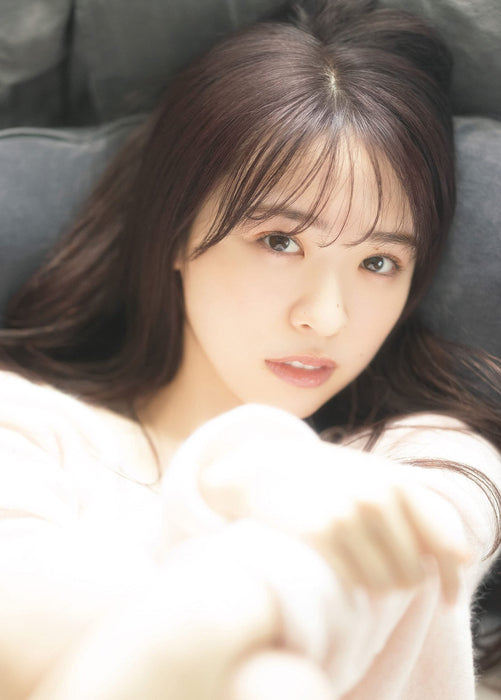 Nogizaka46 Miria Watanabe 1st Photobook 'Shoukyokuteki na Hanayakasa'