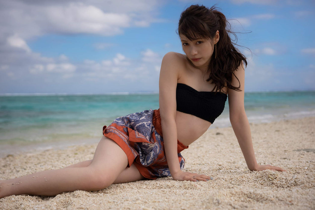 Yurika Nakamura 1st Photobook 'Over the moon'